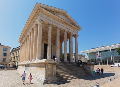 Nîmes, Frankreich. Maison Carrée. von Unbekannt Unbekannt